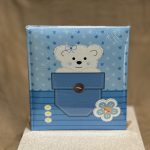 ΑΛΜΠΟΥΜ-ΜΠΛΕ ΜΕ ΑΡΚΟΥΔΑΚΙ 29X32CM