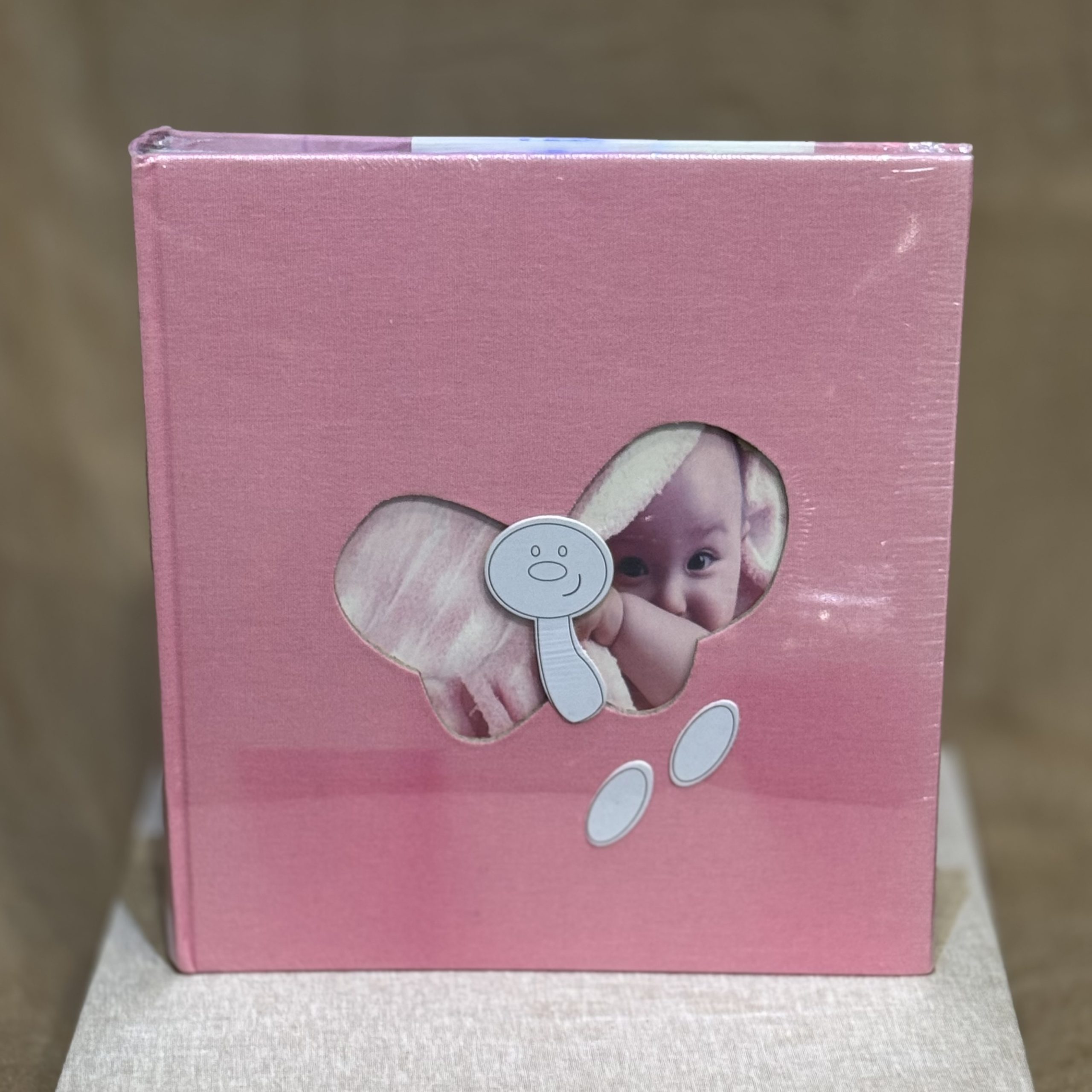 IMG_5791 ΑΛΜΠΟΥΜ-ΡOZ ΜΕ ΦΩΤΟΓΡΑΦΙΑ ΜΕΣΑ ΣΕ ΠΕΤΑΛΟΥΔΑ 29X32CM - Image 1