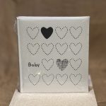 ΑΛΜΠΟΥΜ-ΛΕΥΚΟ/ΜΑΥΡΟ ΜΕ ΚΑΡΔΟΥΛΕΣ