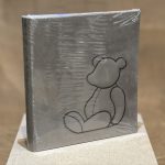 ΑΛΜΠΟΥΜ-ΓΚΡΙ ΒΕΛΟΥΔΙΝΟ ΜΕ ΑΡΚΟΥΔΑΚΙ - Image 3