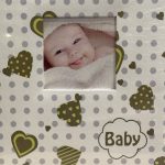 ΑΛΜΠΟΥΜ-ΛΕΥΚΟ''ΒΑΒΥ''ΜΕ ΠΡΑΣΙΝΕΣ ΚΑΡΔΟΥΛΕΣ ΚΑΙ ΦΩΤΟΓΡΑΦΙΑ 29X32CM - Image 2