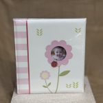 ΑΛΜΠΟΥΜ-ΛΕΥΚΟ ΜΕ ΑΡΚΟΥΔΑΚΙ ΚΑΙ ΦΩΤΟΓΡΑΦΙΑ