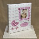 ΑΛΜΠΟΥΜ-ΛΕΥΚΟ/ΡΟΖ''BABY''ΜΕ ΚΑΡΟΤΣΑΚΙ ΚΑΙ ΦΩΤΟΓΡΑΦΙΑ 29X32CM - Image 4