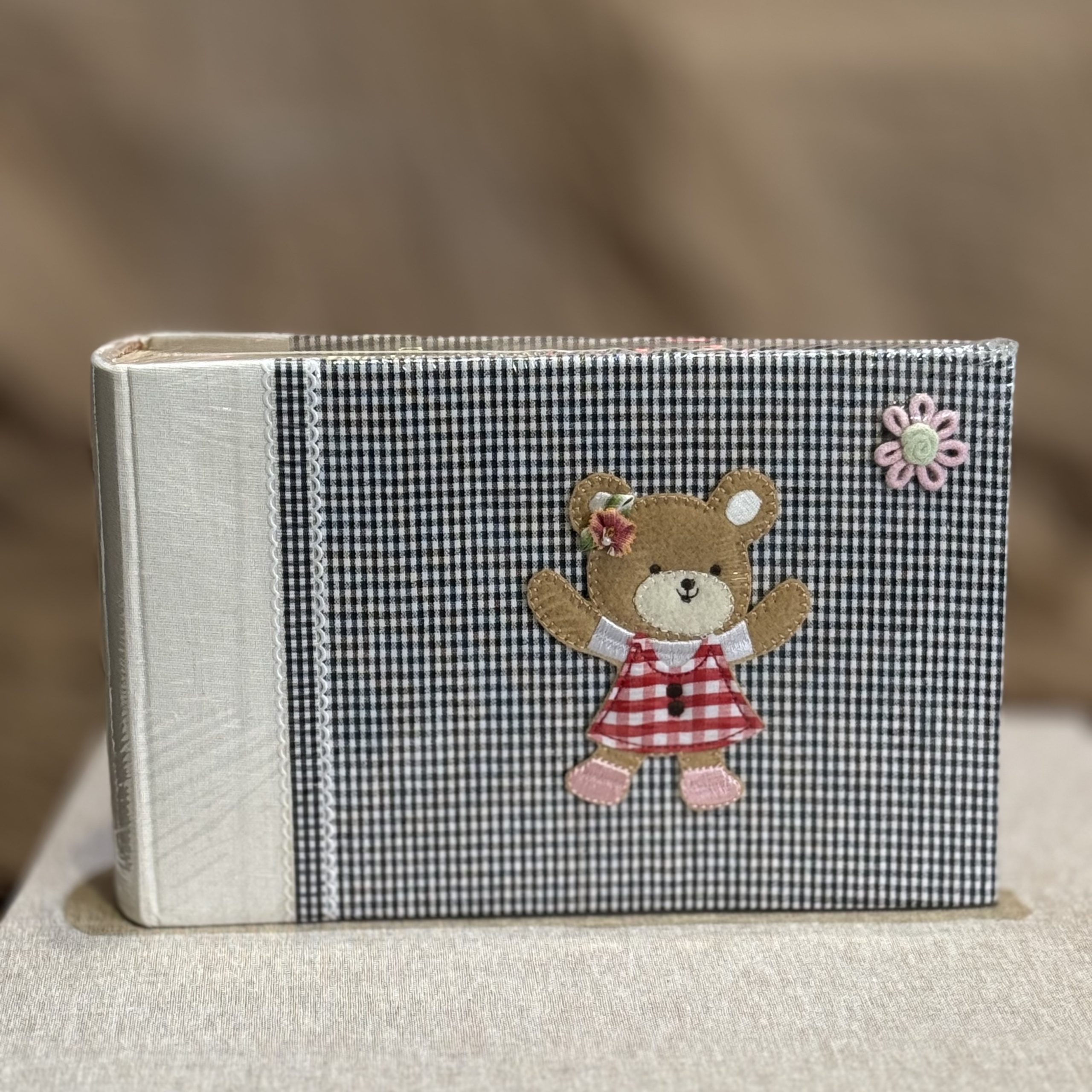 IMG_6343-photo-album-200-photos-10x15 ΑΛΜΠΟΥΜ-ΜΙΝΙ ΑΣΠΡΟΜΑΥΡΟ ΜΕ ΑΡΚΟΥΔΑΚΙ ΡΙΖΟΧΑΡΤΟ - Image 1