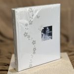 ΑΛΜΠΟΥΜ-ΛΕΥΚΟ ΜΕ ΛΟΥΛΟΥΔΑΚΙΑ ΡΙΖΟΧΑΡΤΟ - Image 4