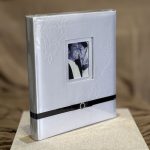 ΑΛΜΠΟΥΜ-ΛΕΥΚΟ ΜΕ ΜΑΥΡΗ ΚΟΡΔΕΛΑ ΡΙΖΟΧΑΡΤΟ - Image 4