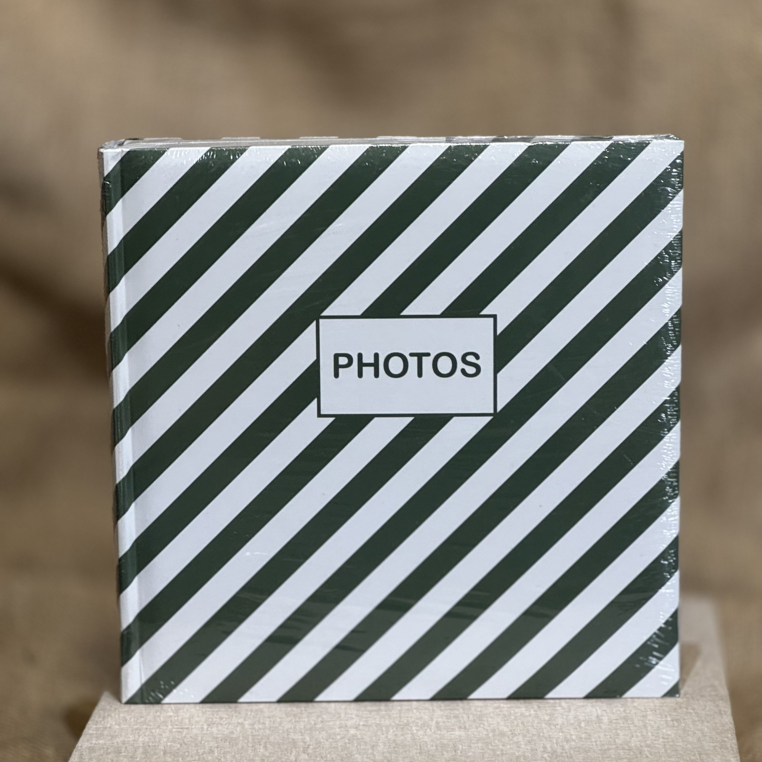 IMG_7173 ΑΛΜΠΟΥΜ-ΡΙΓΕ ΠΡΑΣΙΝΟ/ΛΕΥΚΟ ΡΙΖΟΧΑΡΤΟ - Image 1