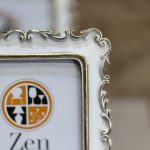 ZEN-ΚΟΡΝΙΖΑ ΛΕΥΚΗ ΜΕ ΧΡΥΣΕΣ ΛΕΠΤΟΜΕΡΕΙΕΣ - Image 2
